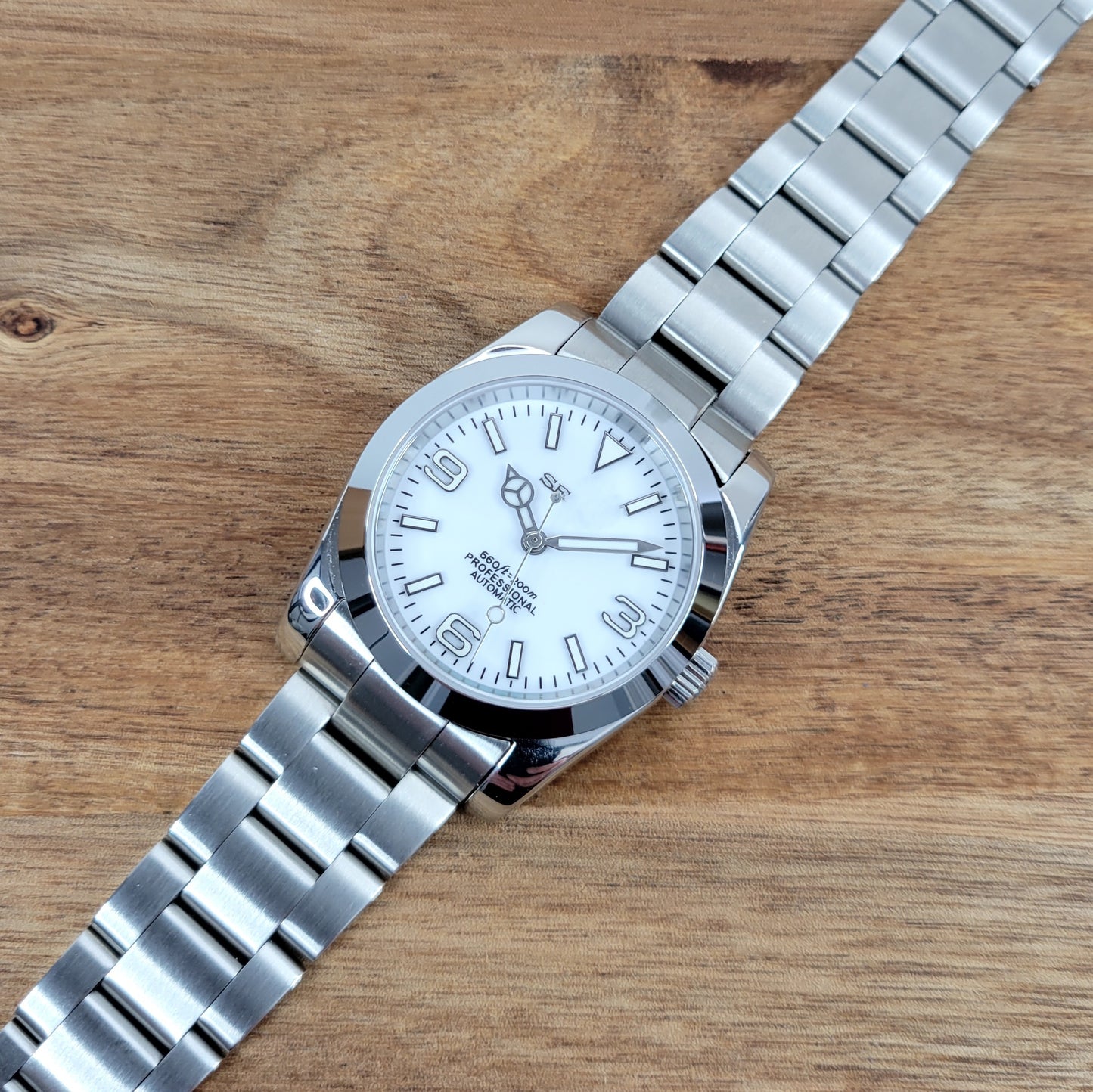 Explorer Classic | White