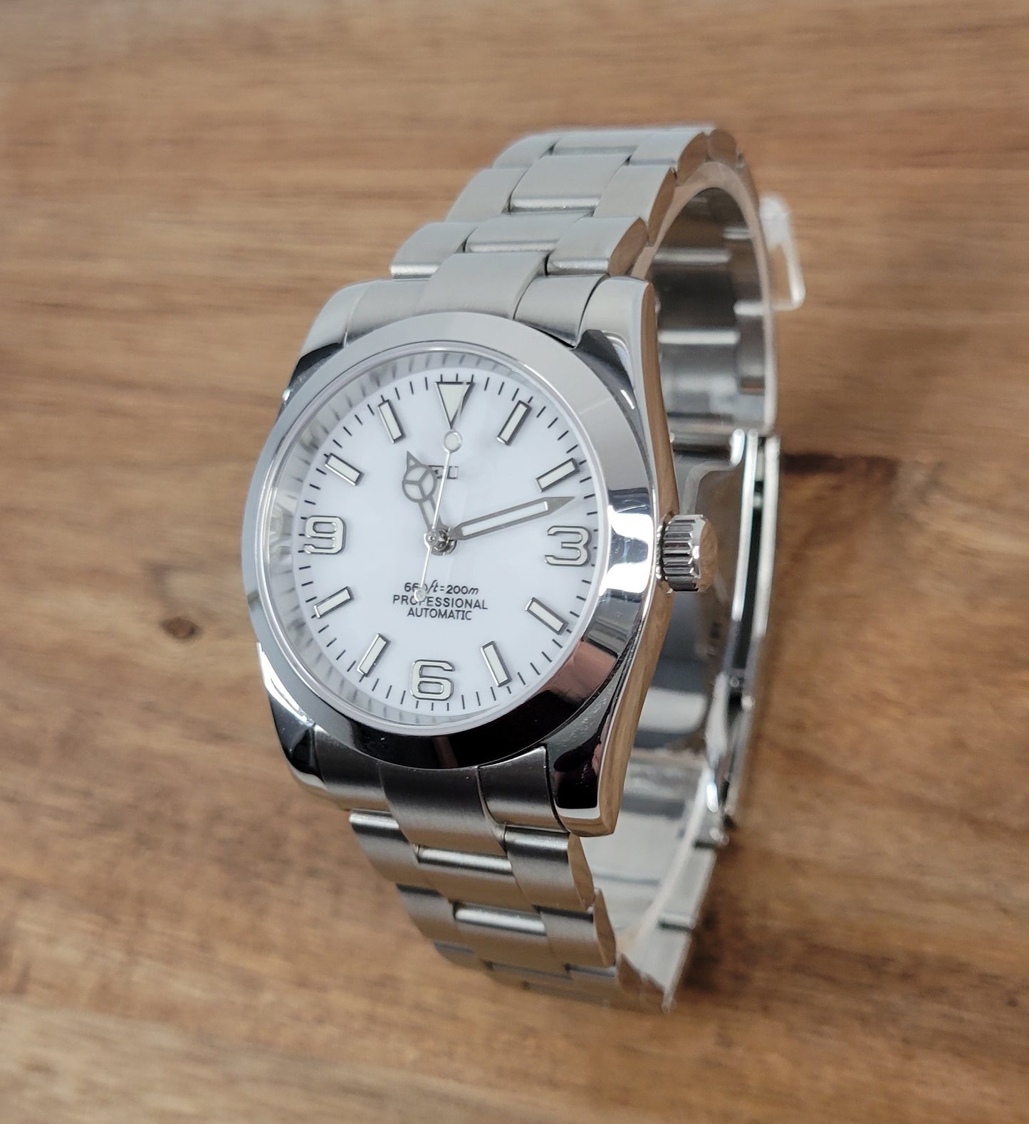 Explorer Classic | White