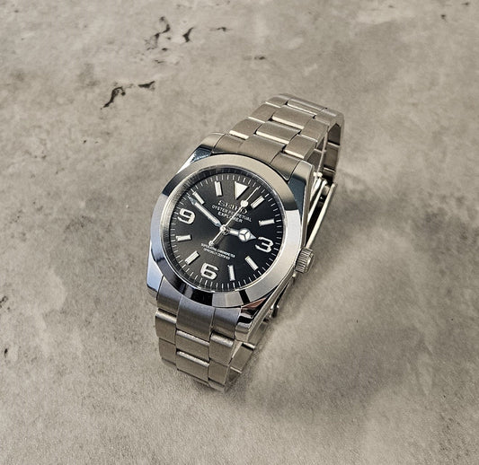 Explorer | Black - Quartz Sweeping Second