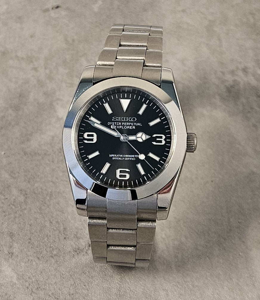 Explorer | Black - Quartz Sweeping Second