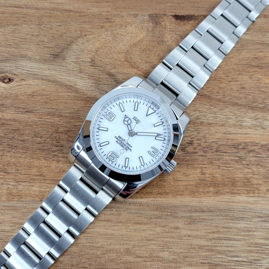 Explorer Classic | White