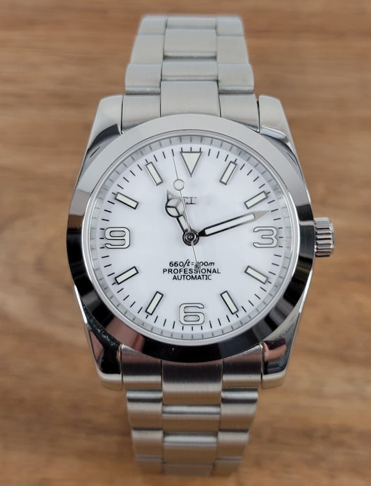 Explorer Classic | White