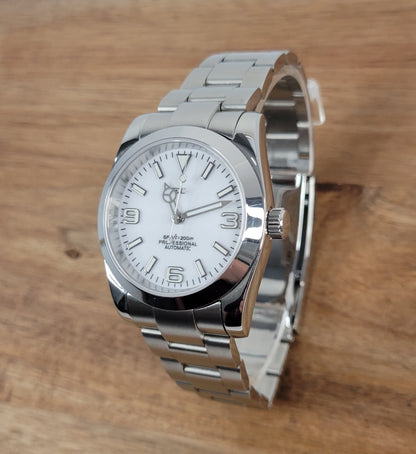 Explorer Classic | White