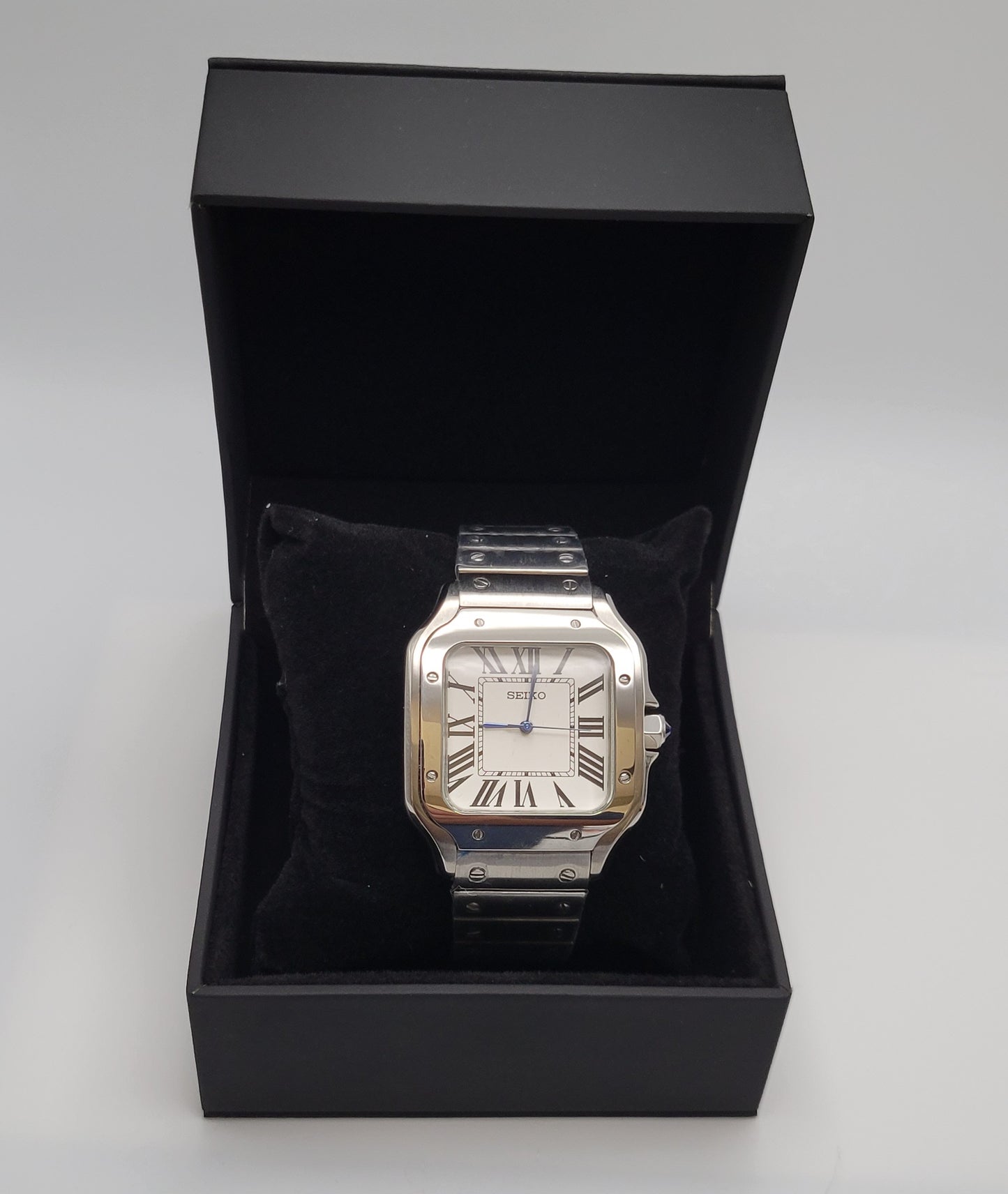 Seiko Santos | White