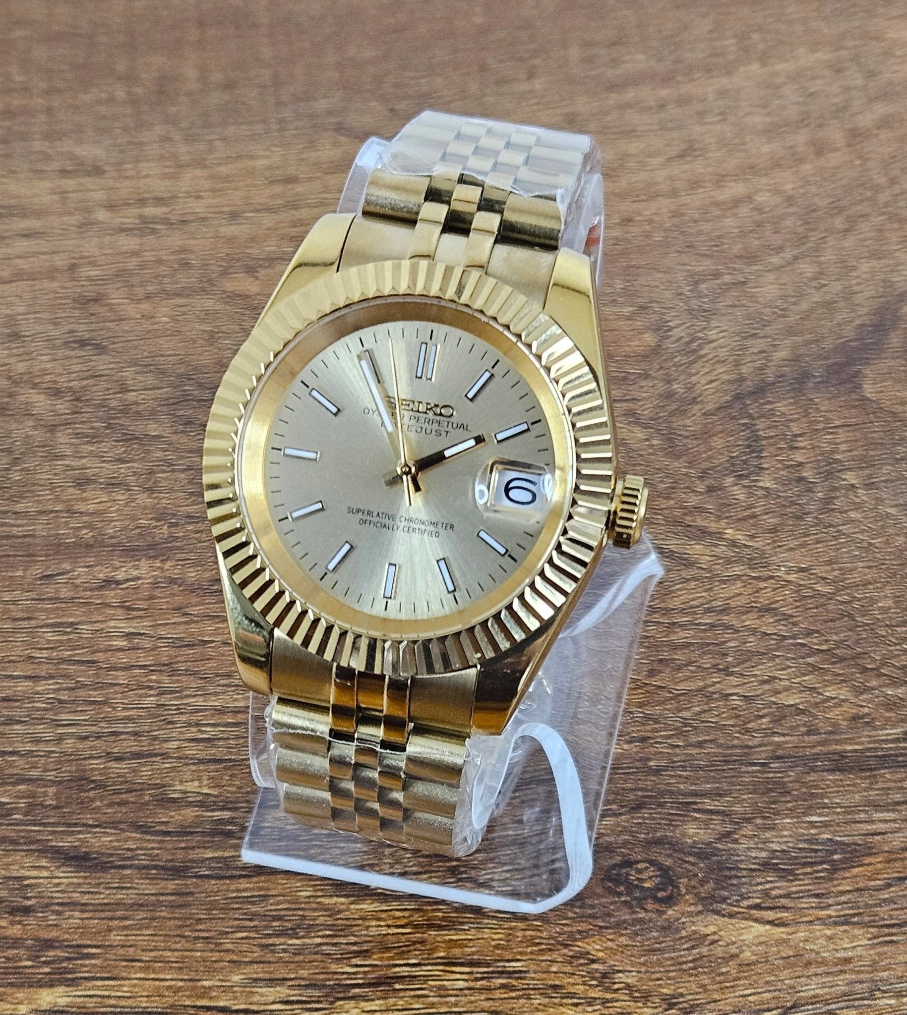 39mm Fluted Case Seiko Custom Mod Watch, DateJust Dial, Gold Case, Sapphire - powered by Seiko NH35 - Sunshine Custom Watch