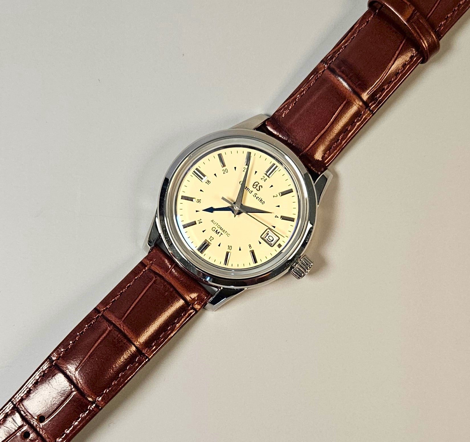 GMT-mod-watch-grand-seiko-gream-dial-02