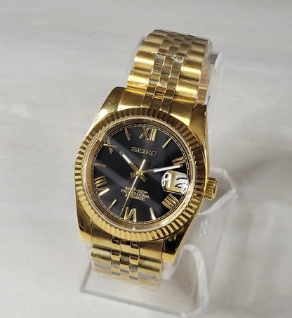 Fluted Case Seiko Custom Mod Watch, Roman Numerals, Gold Case, Sapphire - Seiko NH35 Movement - Sunshine Custom Watch