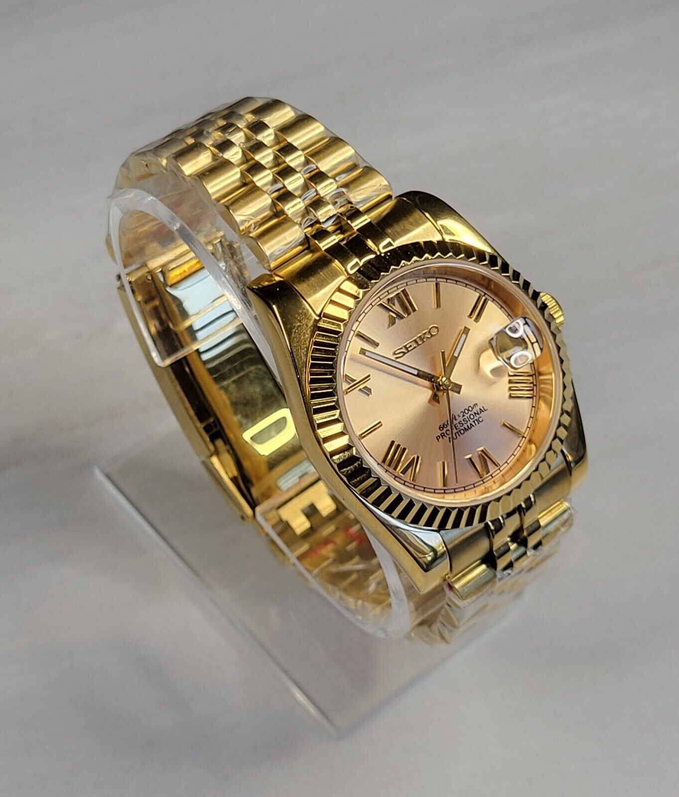 Fluted Case Seiko Custom Mod Watch, Roman Numerals, Gold Case, Sapphire - Seiko NH35 Movement - Sunshine Custom Watch