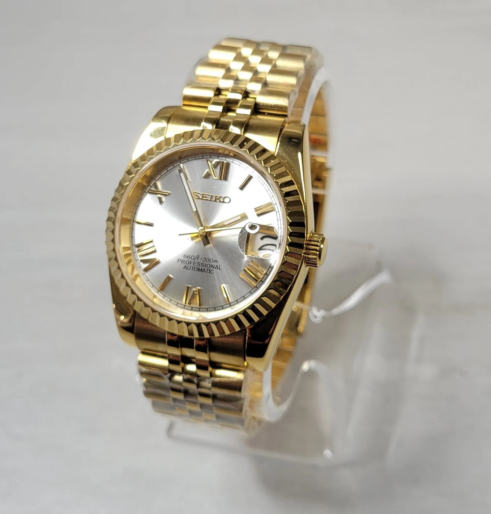 Fluted Case Seiko Custom Mod Watch, Roman Numerals, Gold Case, Sapphire - Seiko NH35 Movement - Sunshine Custom Watch