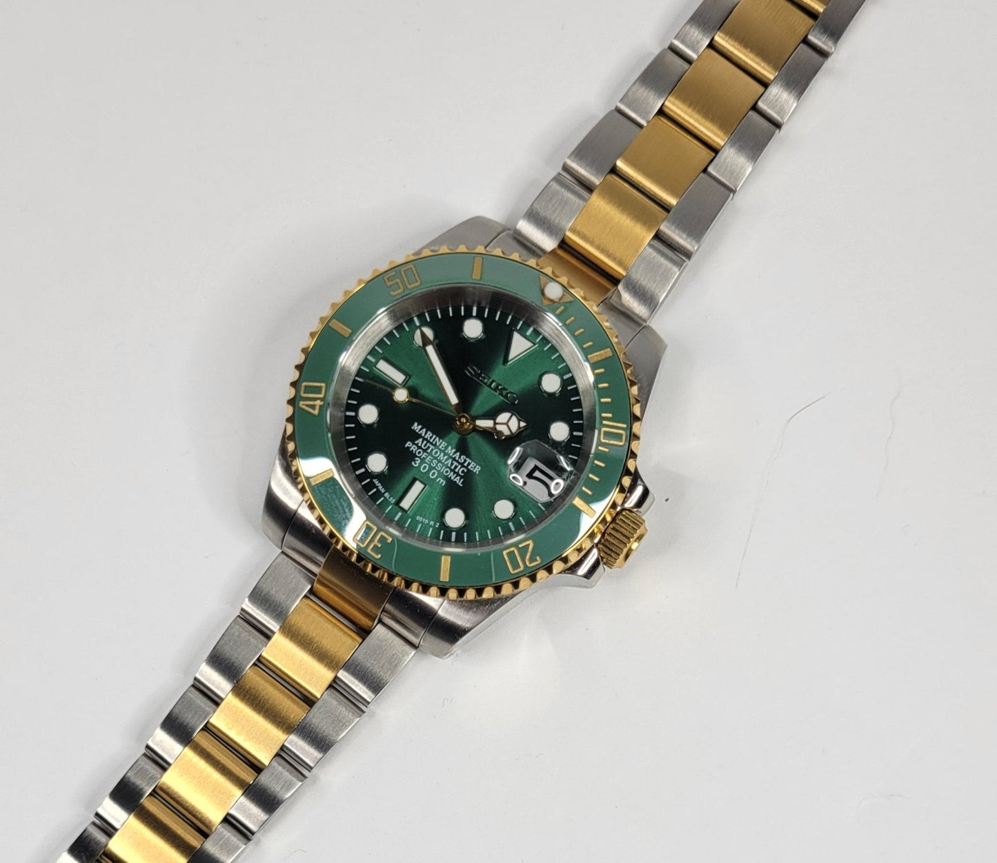Seiko Custom Mod Watch Build - Two Tone with Green Dial Ceramic Bezel powered by NH35 Automatic - Sunshine Custom Watch